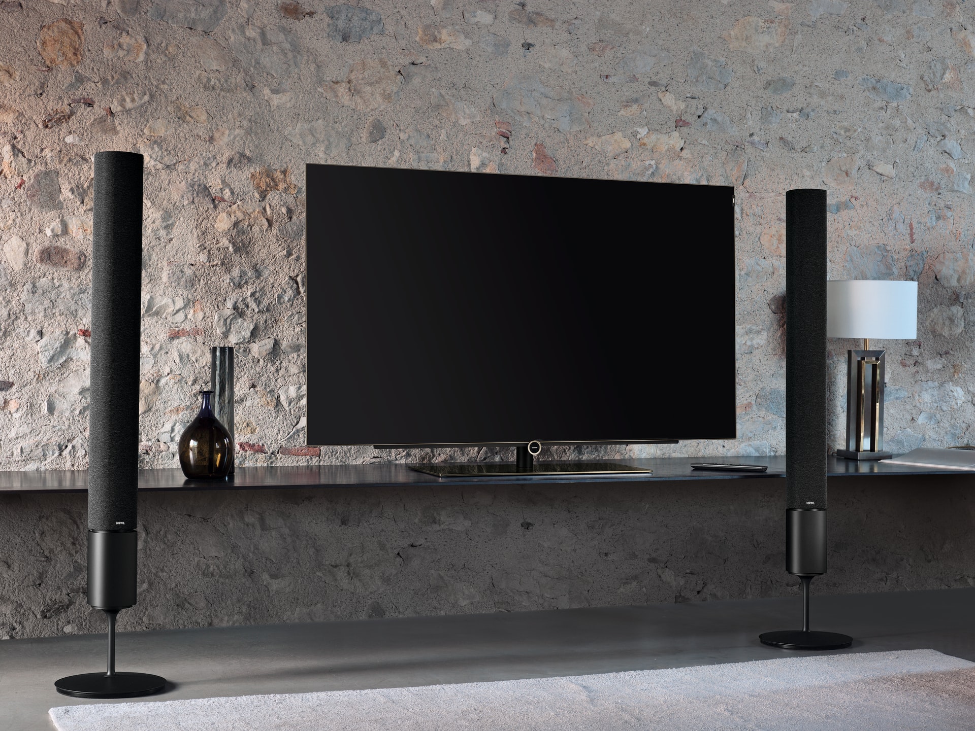 flat screen television with tower speakers